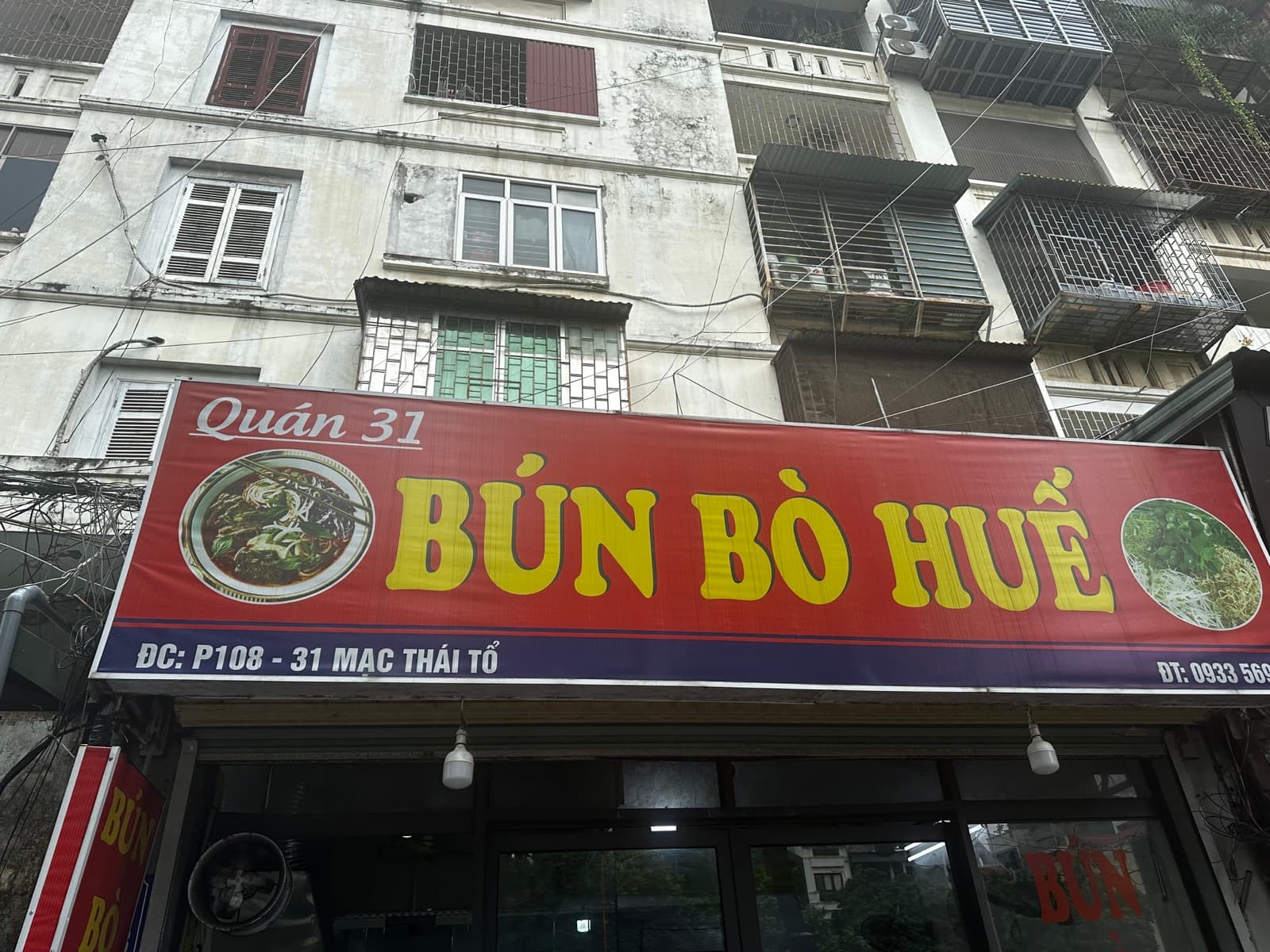 Món ăn trưa tại Bún bò Huế